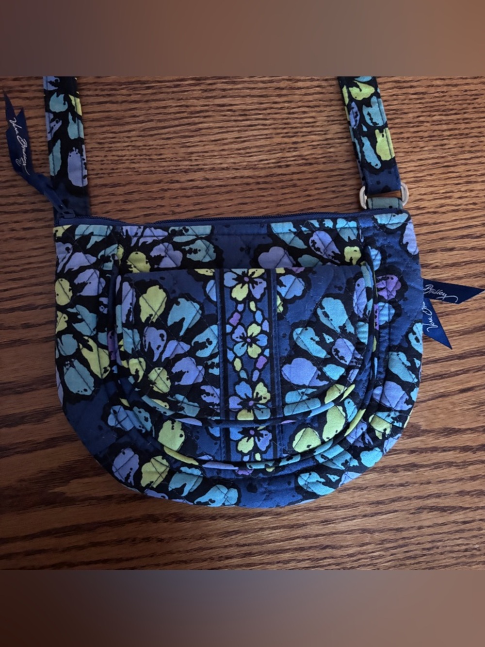 Vera Bradley Quilted  Crossbody Bag ~ Grandma-core, Travel, Quilted, Classic - Picture 3 of 9